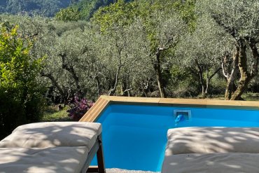 Mini piscina quadrata 210x210 in legno fuori terra per bambini JARDIN BABY: sicura, resistente e facile da montare; ideale per giardini e terrazze di piccole dimensioni.