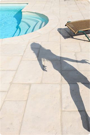 PiscineItalia - Piastrella CASTELLANE MULTIFORMATO, pavimentazione posata