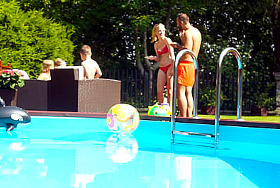 Piscina in legno fuori terra da esterno con Liner sabbia Jardin CARRE 8x5 m: divertimento con tutta la famiglia