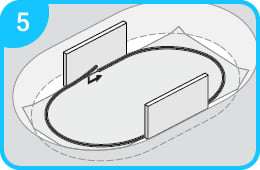 Piscina interrata economica in acciaio Ovale Skyblue - Fase del montaggio 5: installazione del telo di fondo e del profilo di base.