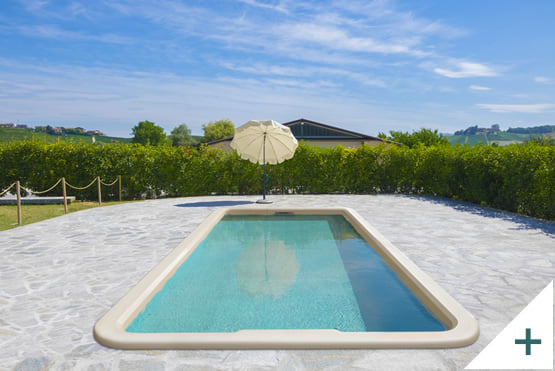 Piscina interrata in vetroresina colore sabbia GARDENIA con scala + Kit idromassaggio